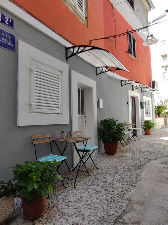 Studio Apartman & Rooms No1 *