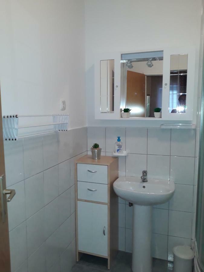 Studio Apartman & Rooms No1 *