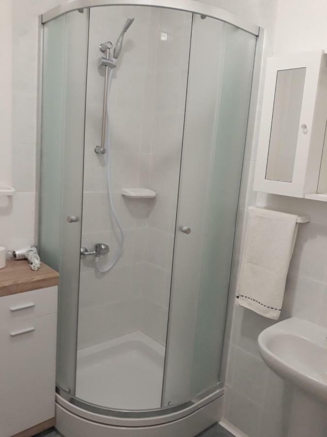 Studio Apartman & Rooms No1